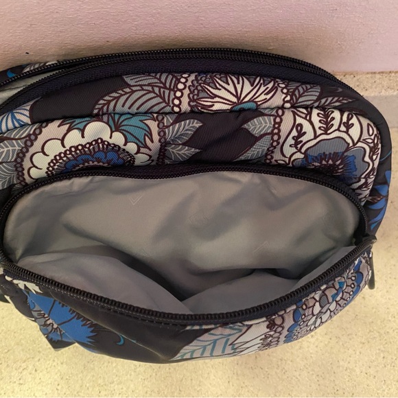 Vera Bradley Midtown Layflat Cosmetic. Print: CornFlower Blossom. - Picture 4 of 6